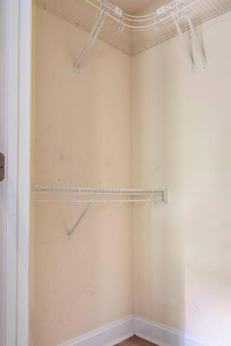 Private Room Balcony And Bathroom In Charleston Exteriör bild